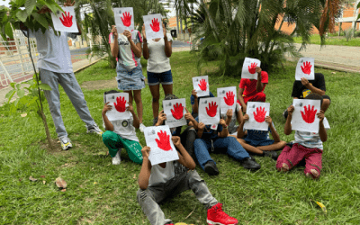 CONMEMORACIÓN MANOS ROJAS